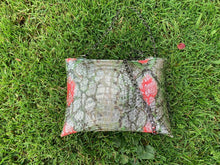 Cargar imagen en el visor de la galería, BOLSO CROCO COLORES PEQUEÑO
